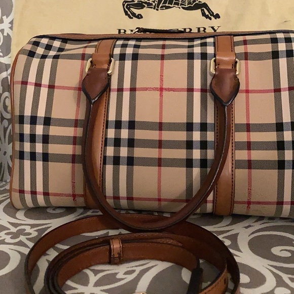 Authentic Burberry purse. Excellent condition. Beautiful bag. - Picture 8 of 16